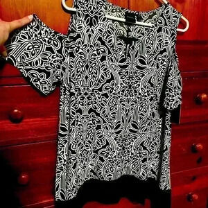 NWT Classy Black & White Rafaella Top - Large.
